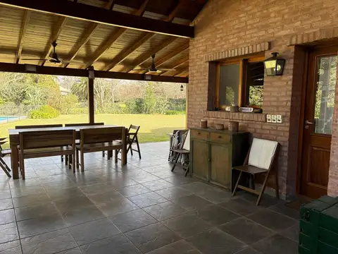 Casa 5 ambientes con 4 baños