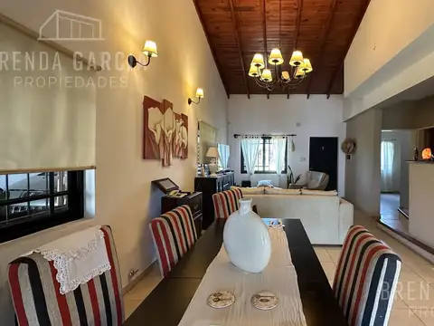 Casa en Dos Plantas + Departamento En Venta En Colon Entre Ríos.