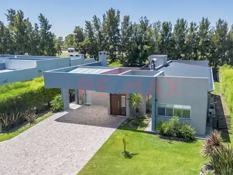 Casa en Venta con 2 cocheras