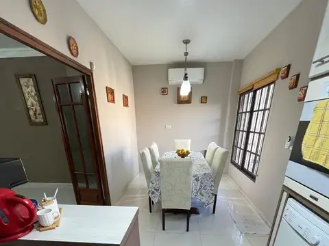 Casa 5 ambientes con 2 baños