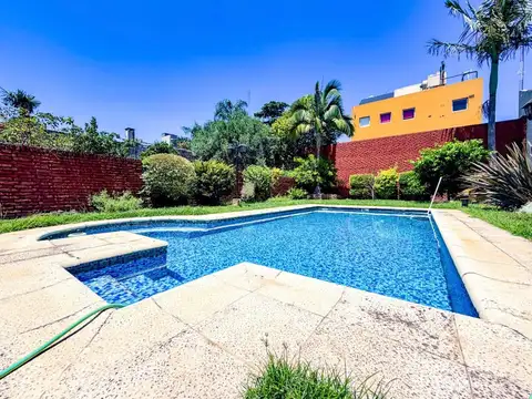 Casa en Venta con 3 cocheras