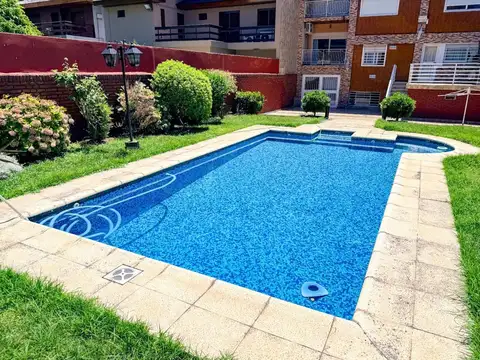 Casa  8 amb con parque - pileta-jacuzzi-San Justo