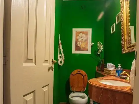 Casa 5 ambientes con 4 baños