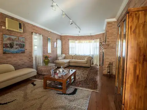 Casa en Venta en Garin, USD 350.000