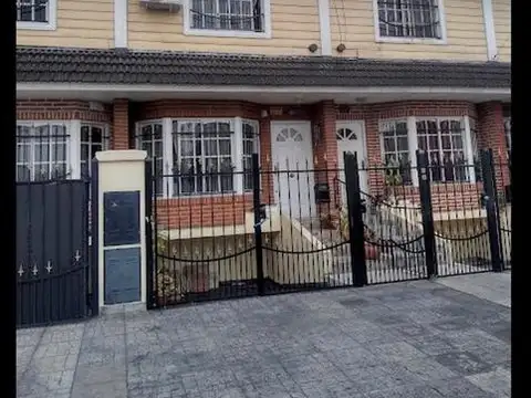 DUPLEX  3 AMB. CON PATIO Y COCHERA