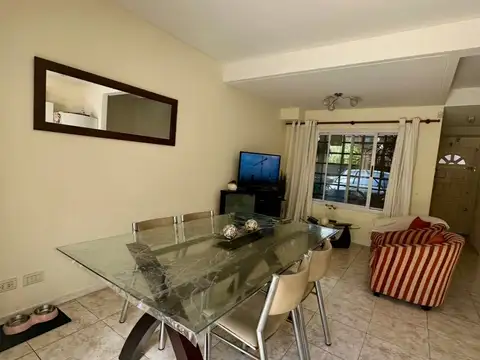 Depto Tipo Casa 4 ambientes con 2 baños