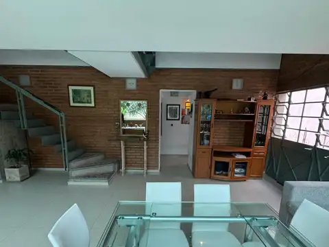 Casa en Venta con 3 cocheras