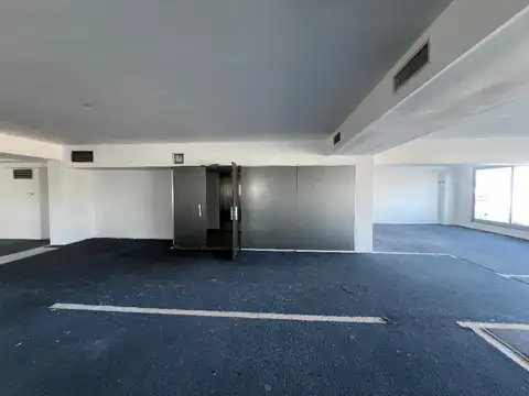 Oficina en Alquiler con 1 cochera