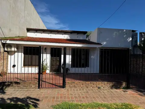 Sarmiento e/ Martín Fierro y Adrian J. Viale