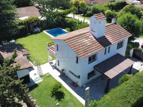 Venta Casaquinta 5 Ambientes Jardín, Pileta  Ing. Maschwitz