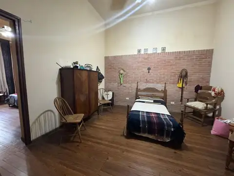 Casa con 3 dormitorios para vivienda o uso profesional.