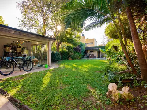 Casa en Venta con 2 cocheras