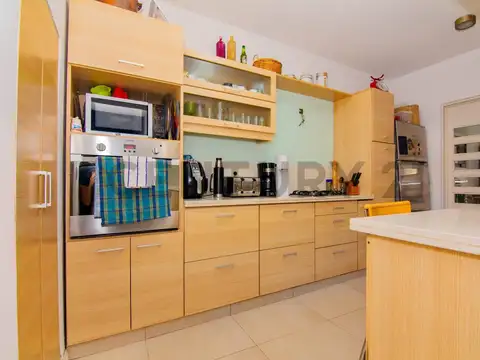 Casa en Venta en Alberdi, USD 420.000