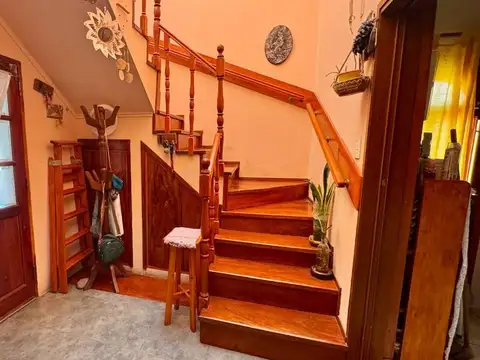 Casa 6 ambientes con 2 baños