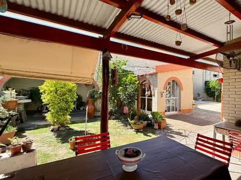 VENTA/CASA APTA A CRÉDITO/3 DORMITORIOS/J DE GARAY