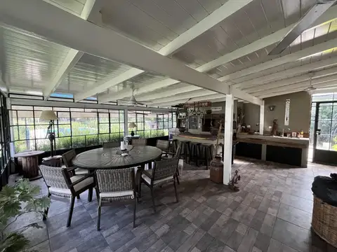 Casa 7 ambientes con 4 baños