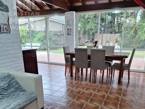 Casa 5 ambientes con 2 baños
