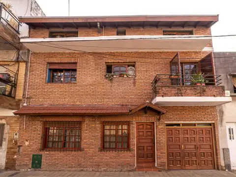 Venta de Casa de 6 Ambientes en 3 plantas!