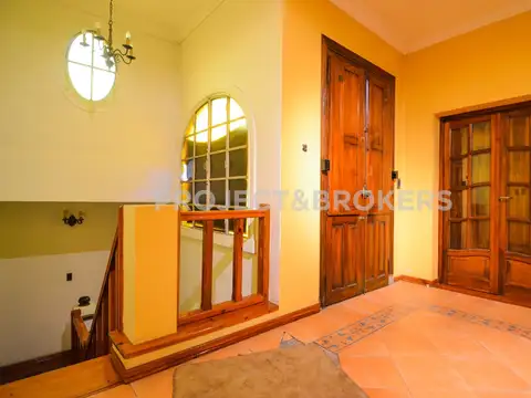 Casa en Venta con 4 cocheras