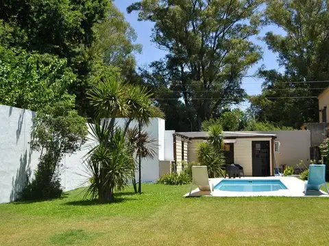 Casa 6 ambientes con 2 baños