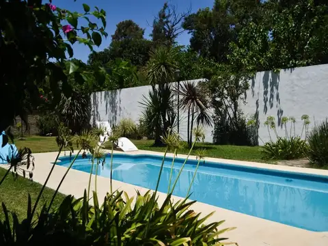 VENTA CASA 6 AMB CON PILETA Y JARDIN MARCOS PAZ