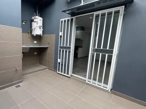 Depto Tipo Casa 2 ambientes con 1 baño
