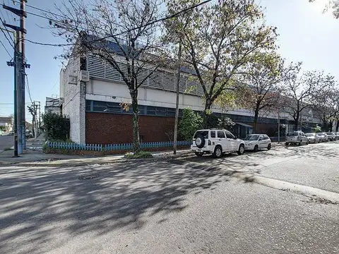 Excelente deposito en alquiler de 3750 m2 cub totales. Ideal empresa logistica de San Martin.