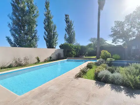 Casa en Venta con 1 cochera