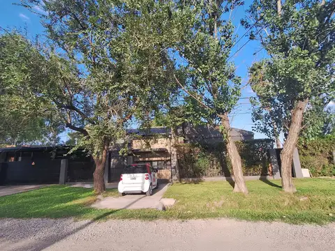 Casa Uso Comercial 900 m² frente a Barrio Vida -  Av Illia y Ñandubay  - Funes | Venta