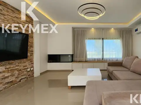 Casa en Venta con 2 cocheras