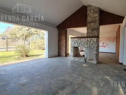 FERRARI ENTRE LAPRIDA Y LUGONES