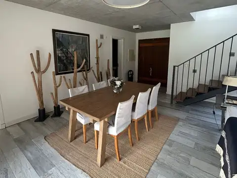 Casa 5 ambientes con 3 baños