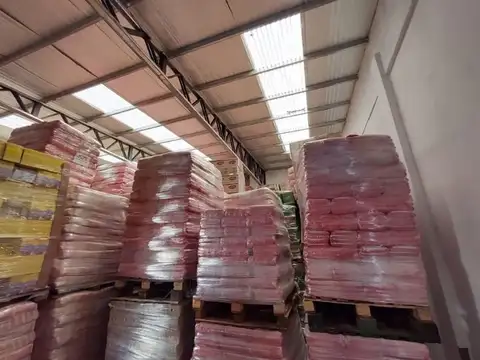 Venta de Galpon y local en bloque en Barrio Libertad