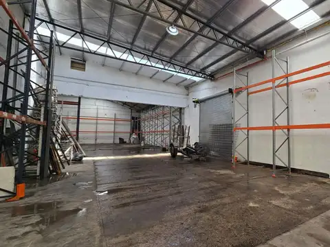 Galpon en Alquiler 43  mts Fondo