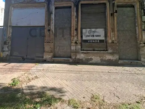 Casa a reciclar con amplio terreno y tinglado en el fondo