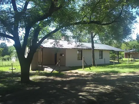 2 cabañas en venta a 1 cuadra del río.