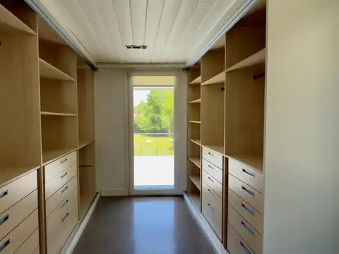 Casa 6 ambientes con 5 baños