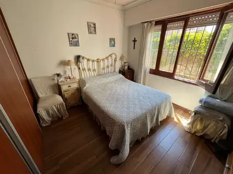 Casa 6 ambientes con 2 baños