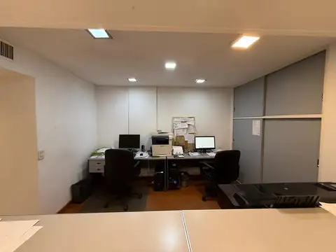Oficina con deposito y cocheras en el barrio de Boedo.