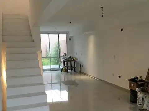 Casa 3 ambientes con 2 baños