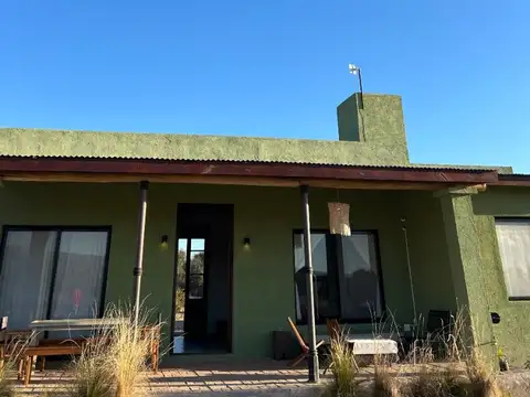 Casa 3 ambientes con 2 baños