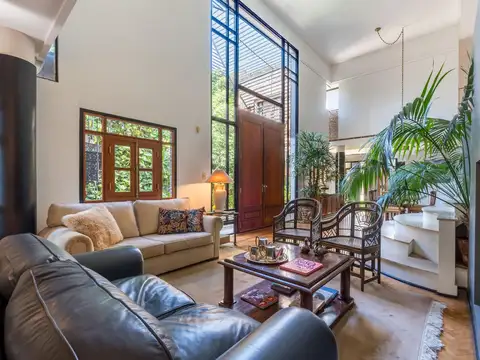 Casa en VENTA - 4 Dormitorios, Jardín y Piscina - Barrio Martin, Rosario