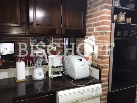 AMPLIO CHALET 5 AMBIENTES, EXCELENTE ESTADO 