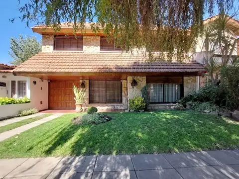 Venta Casa 5 Amb. Parque y Cochera. Castelar Norte