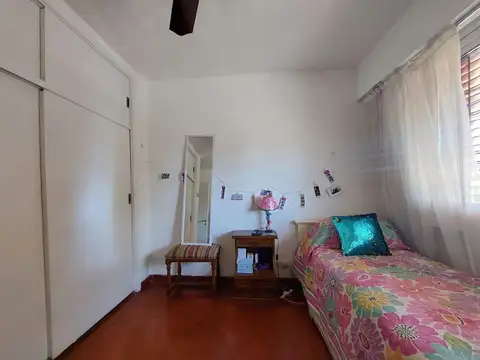 Venta Casa 5 Amb. Parque y Cochera. Castelar Norte