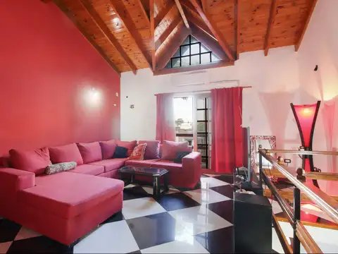 VENTA CASA 6 AMB CON DPTO AL FONDO - APTO CREDITO