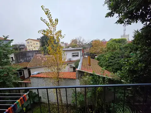 En Venta en Ciudad Jardin Muy Amplio Departamento de 3 Ambientes en 2do Piso F: 10483