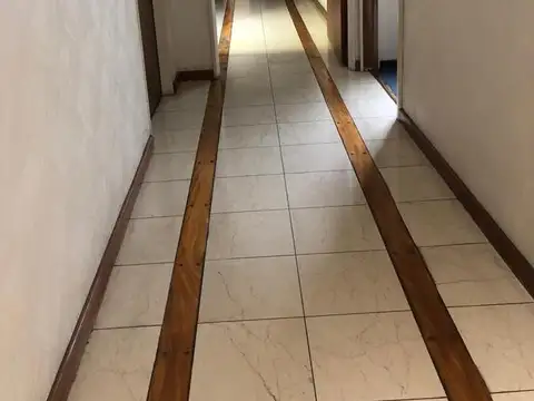 Oficina 5 ambientes con 1 baño