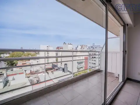 Departamento monoambiente con balcón con vista abierta en Belgrano R