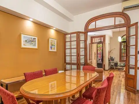 Casa 7 ambientes con 2 baños